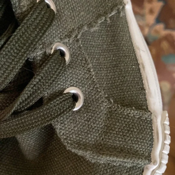 Tommy Bahama Distressed Sneakers - Picture 15 of 16